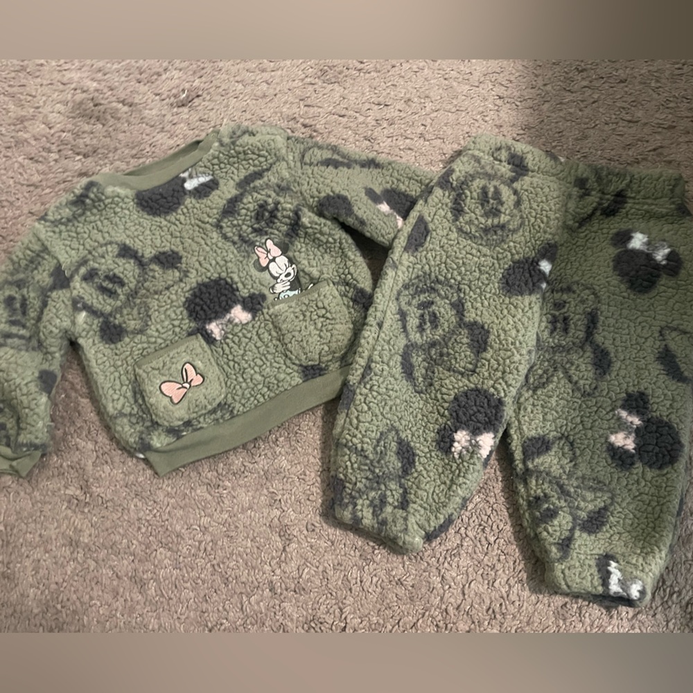 NWOT - Disney Baby Girl 6-9M Green Fleece with Minnie Mouse